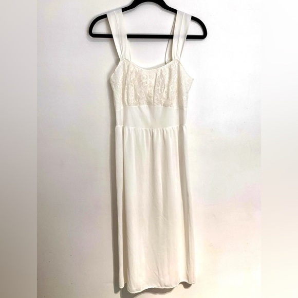 Vintage Laros Women’s Elegant White Lace Nightgown/Lingerie Size 34 ( Fits 4 US) - Picture 5 of 8